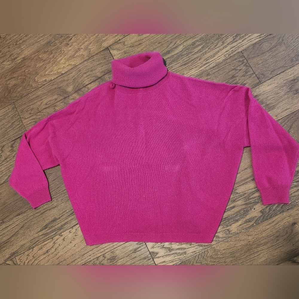 CRUSH Size 1 (Small) 100% Cashmere Like New Smoke Free Home